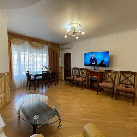 Gusarskiy Hotel And Apartment Kyiv Exterior photo