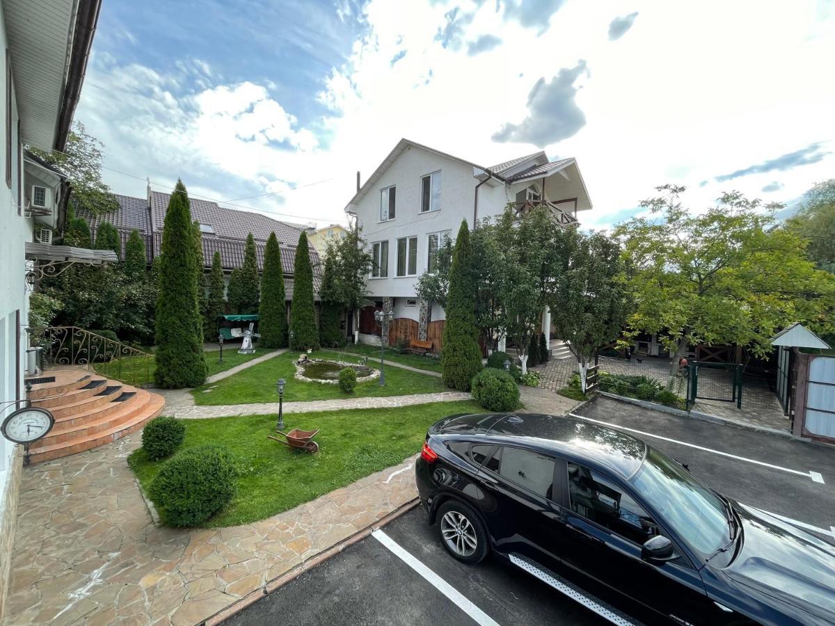 Gusarskiy Hotel And Apartment Kyiv Exterior photo